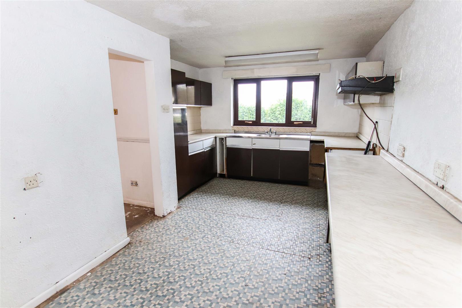 FITTED KITCHEN / BREAKFAST ROOM